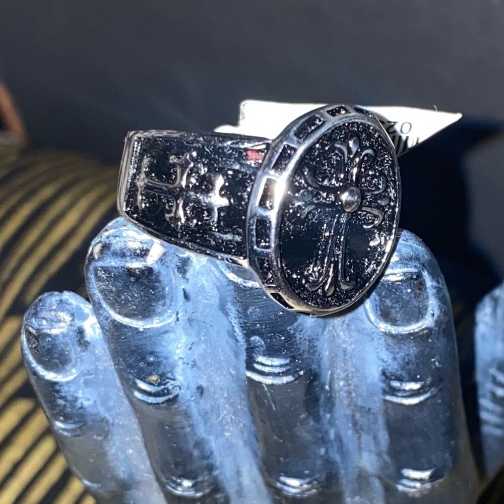 STAINLESS STEEL SILVER & BLACK CROSS OVAL RING - Picture 2 of 12